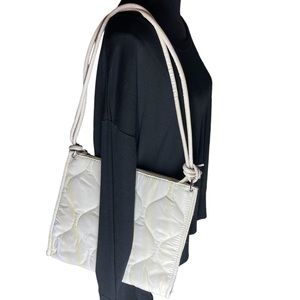 Slim puffer bag